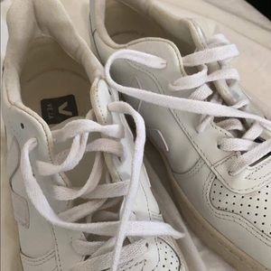 Veja V10 extra white sneakers